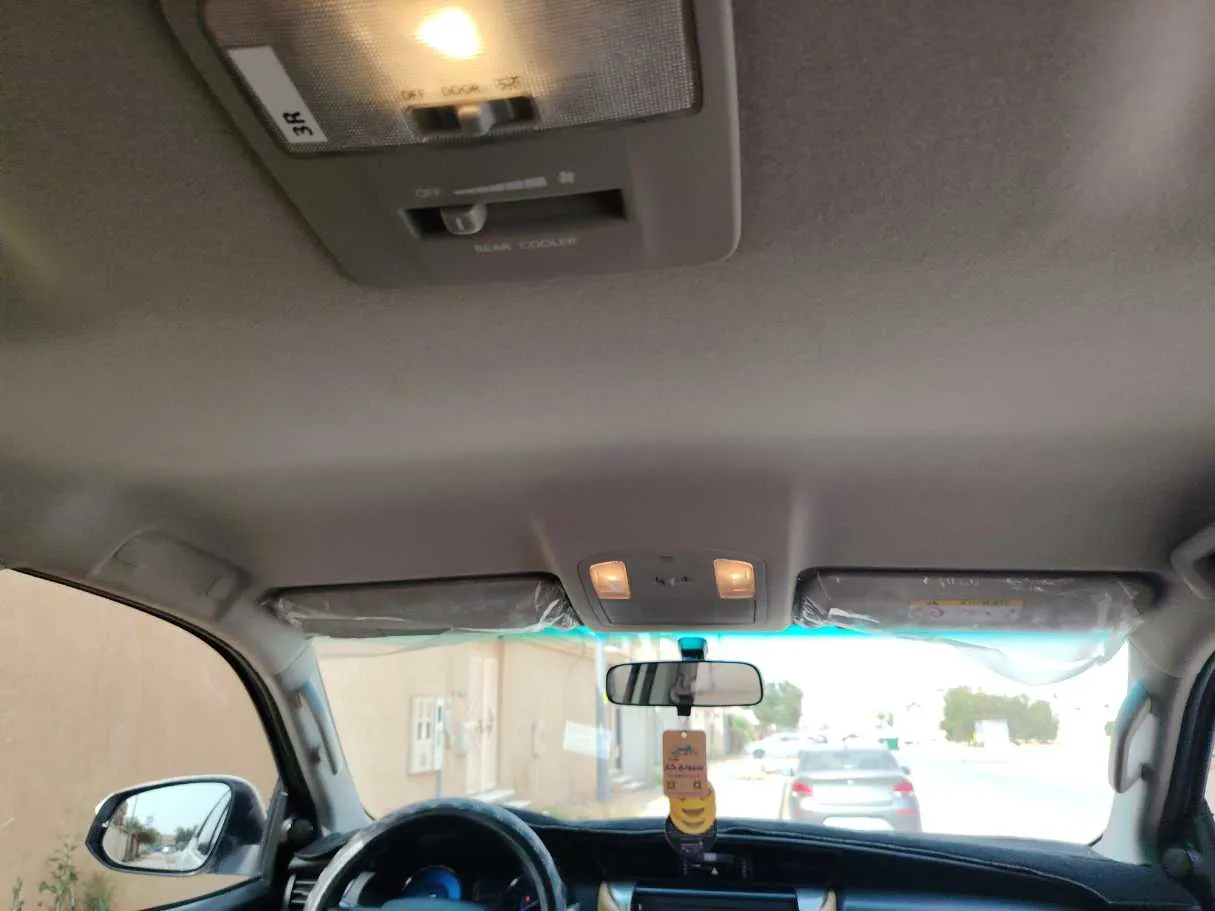 Car image 16