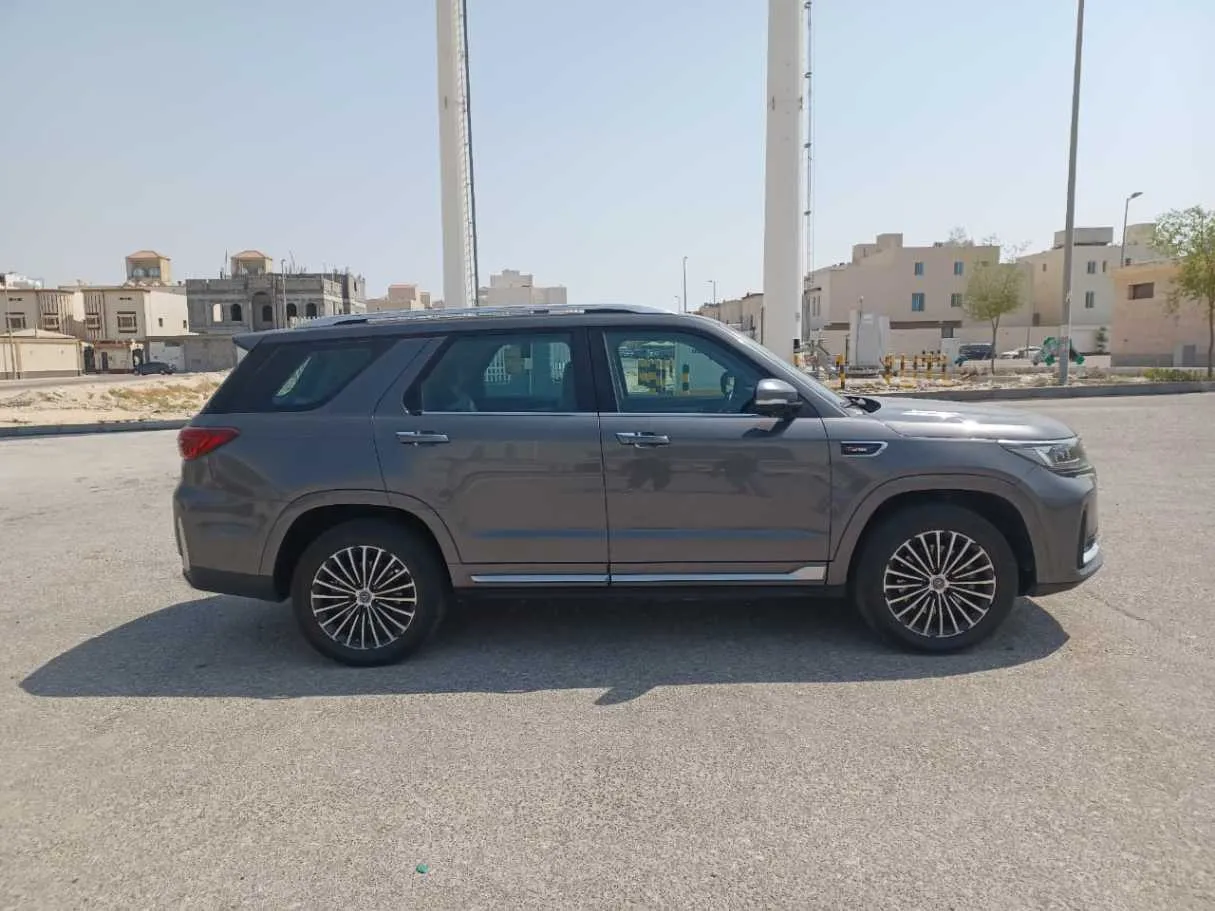 Car image 4