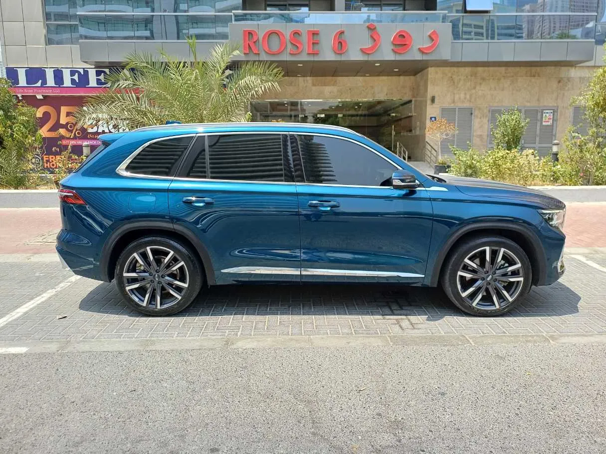 Car image 8