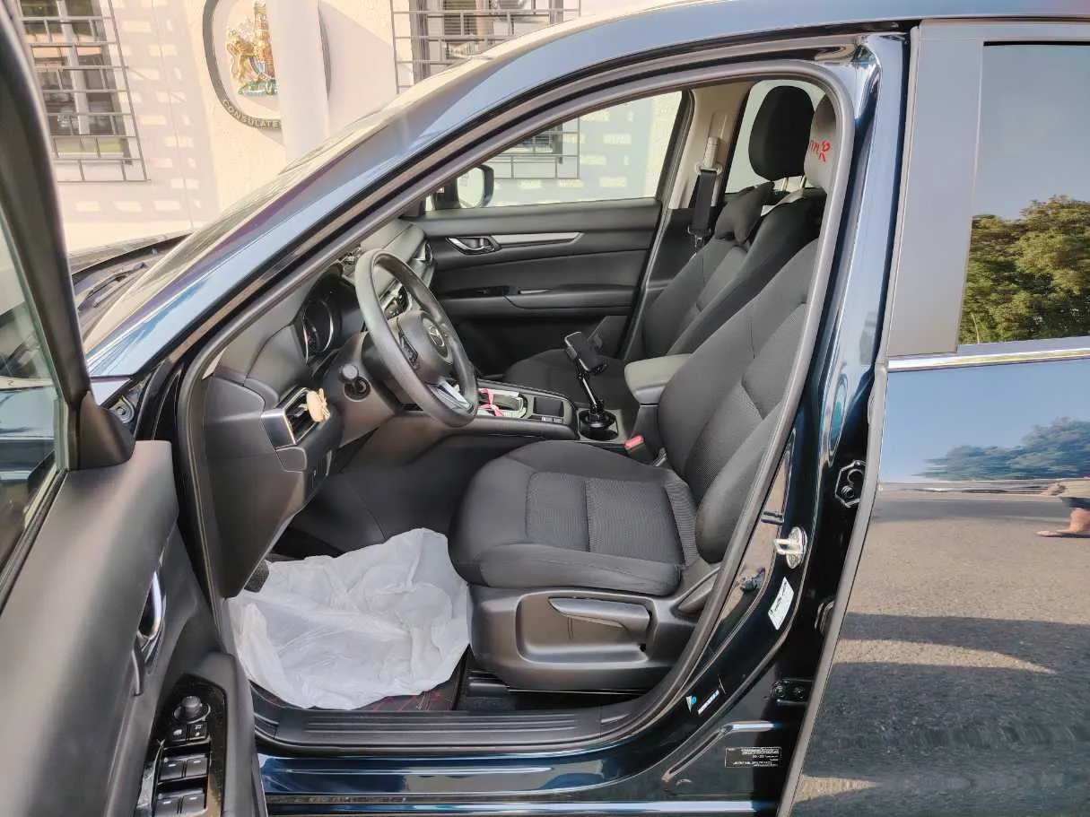 Car image 13