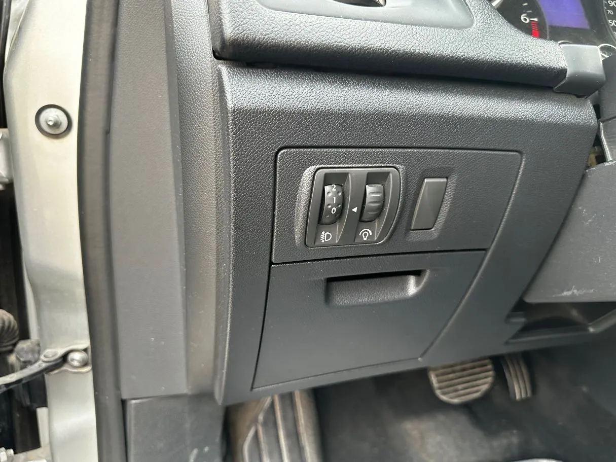 Car image 26