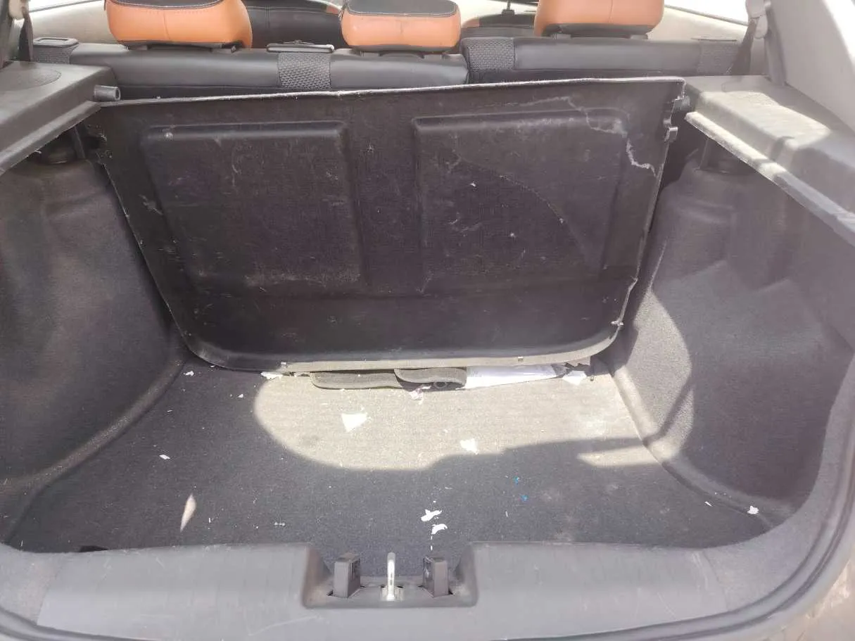 Car image 26