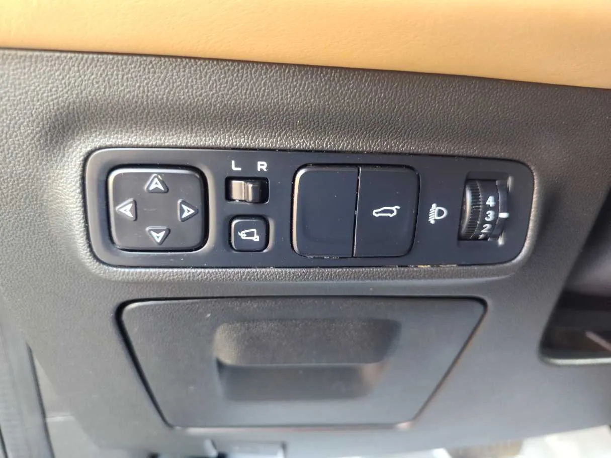 Car image 29