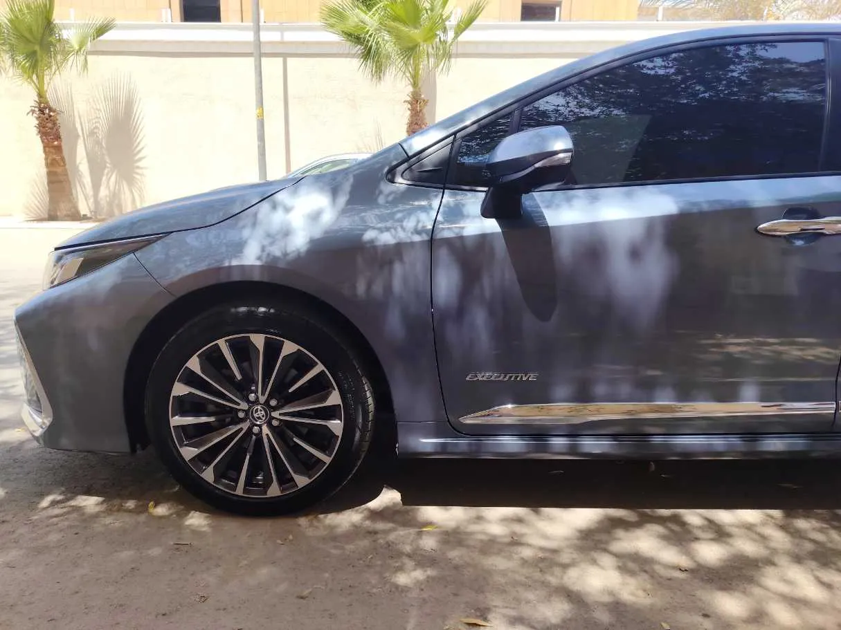 Car image 9