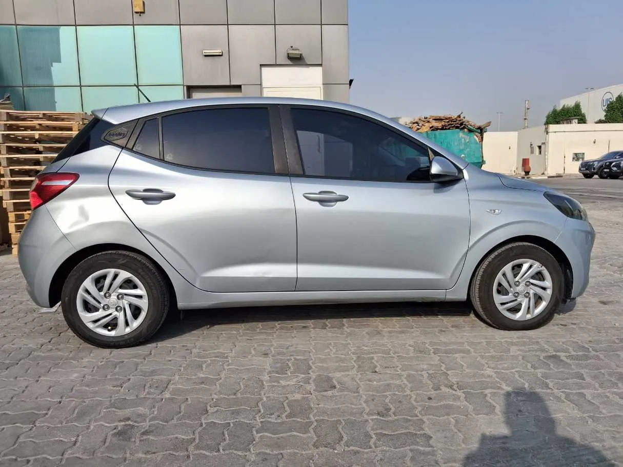 Car image 3