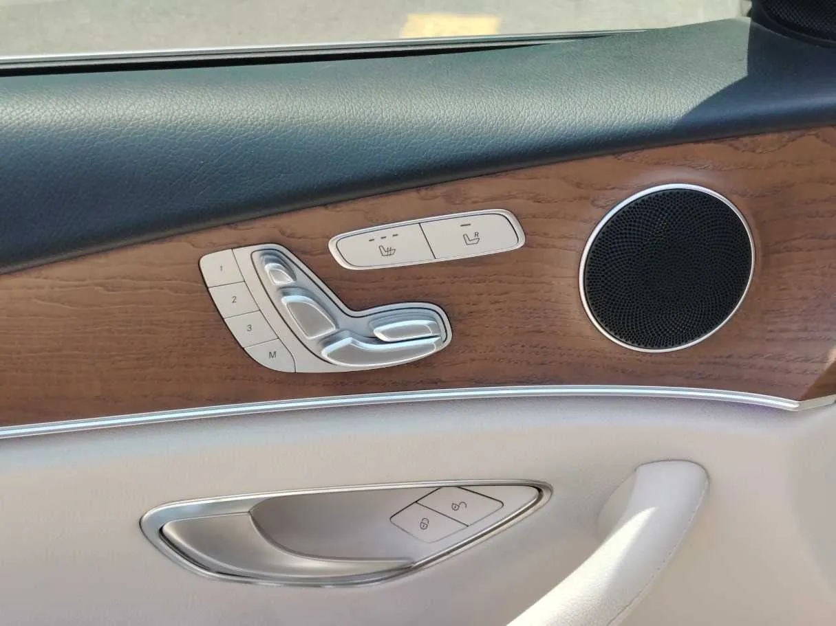 Car image 34