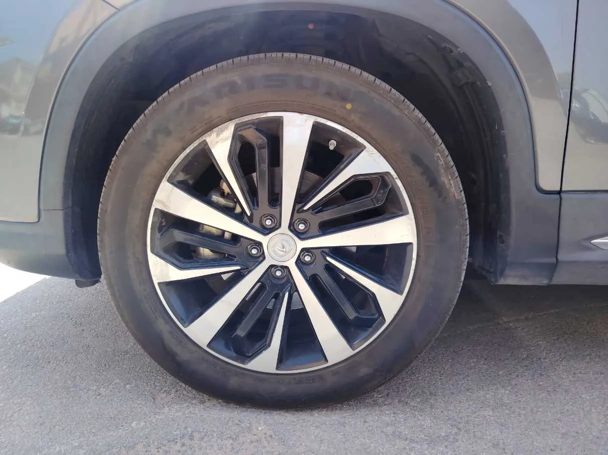 Car image 10