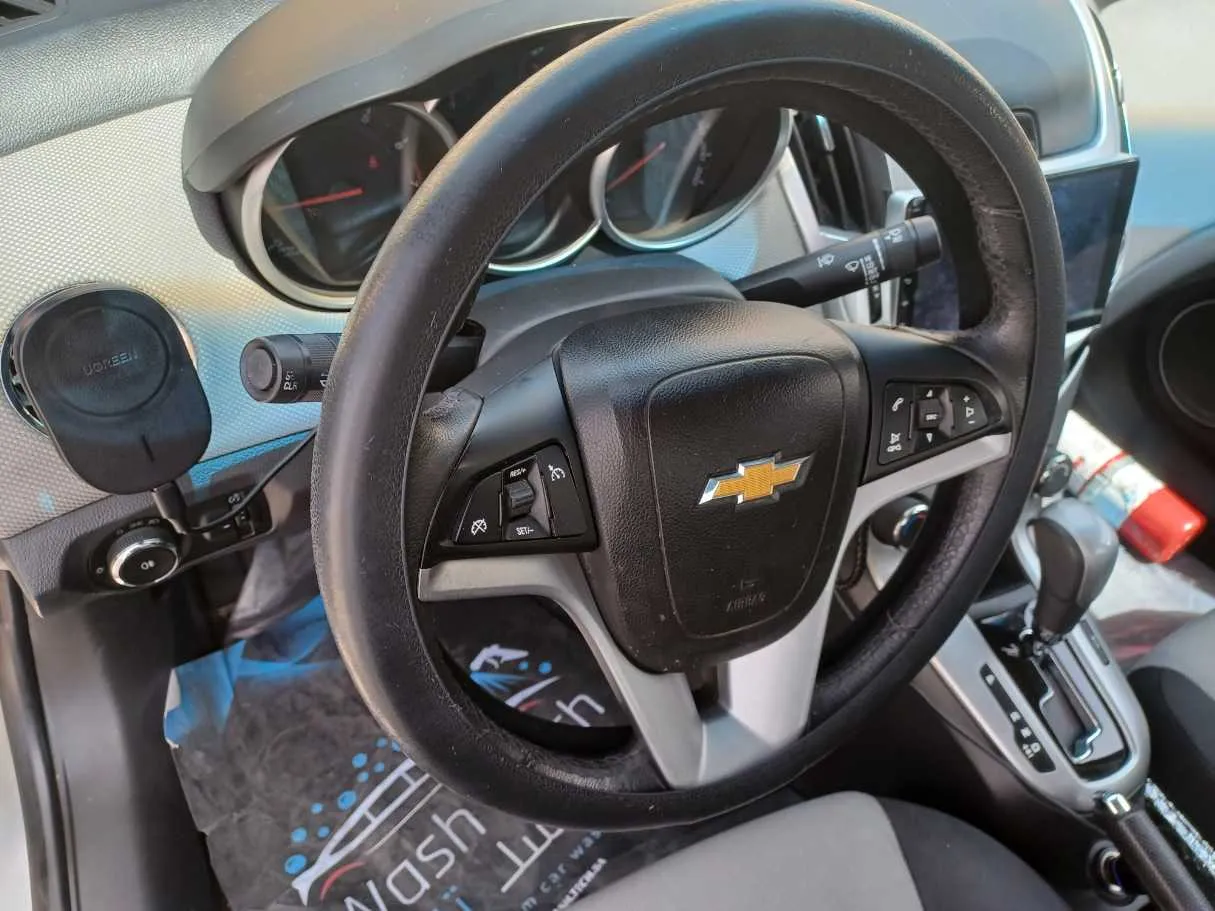 Car image 19