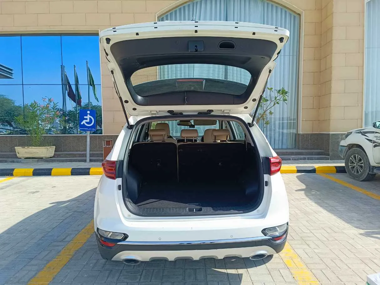 Car image 24