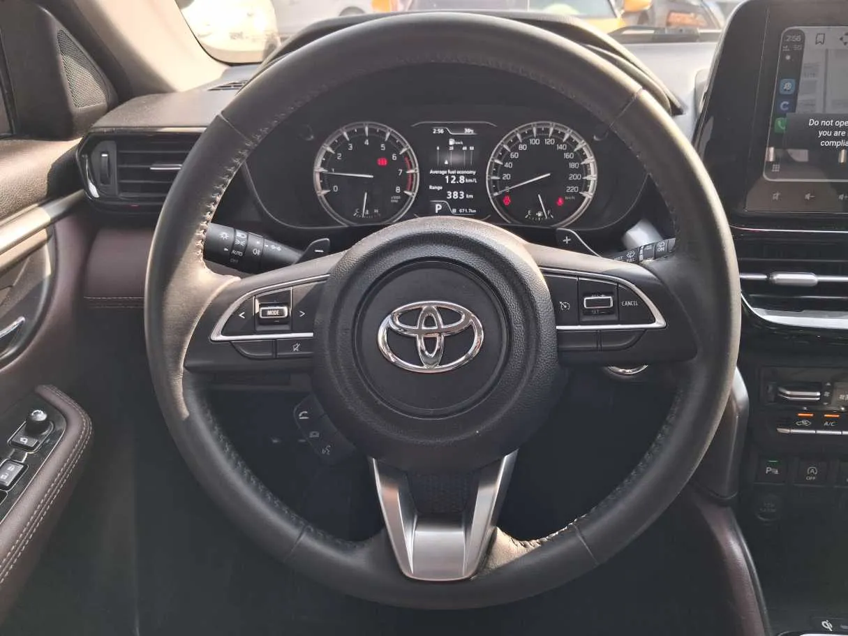 Car image 17