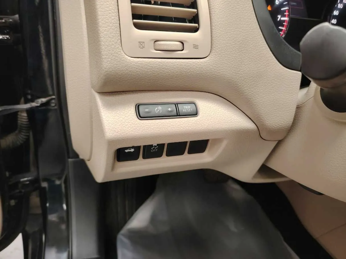 Car image 35