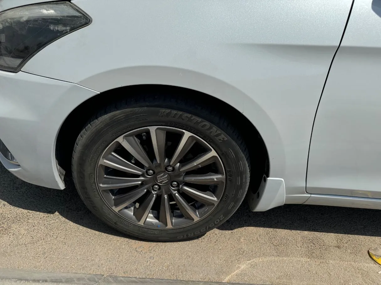 Car image 8