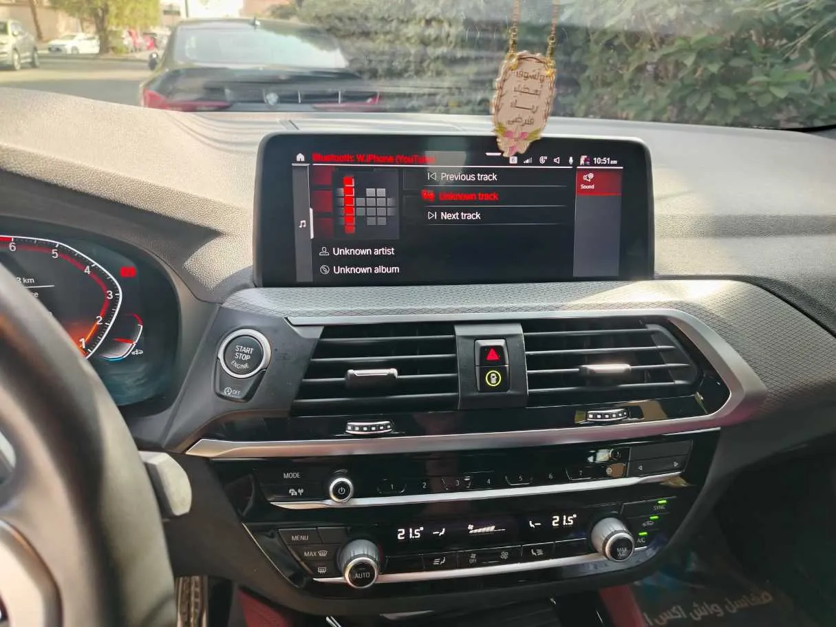 Car image 24