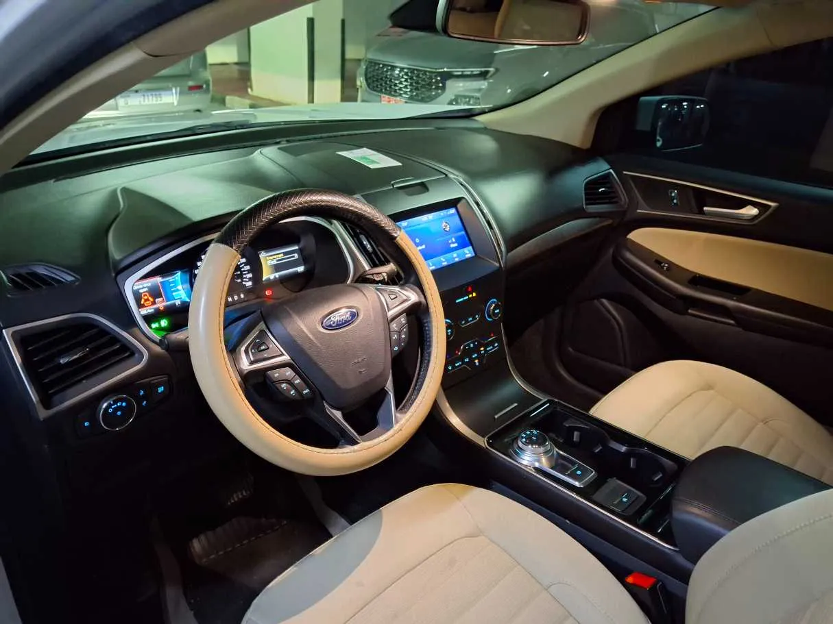 Car image 11