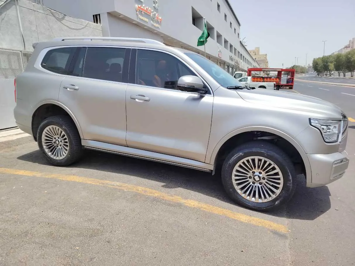 Car image 4