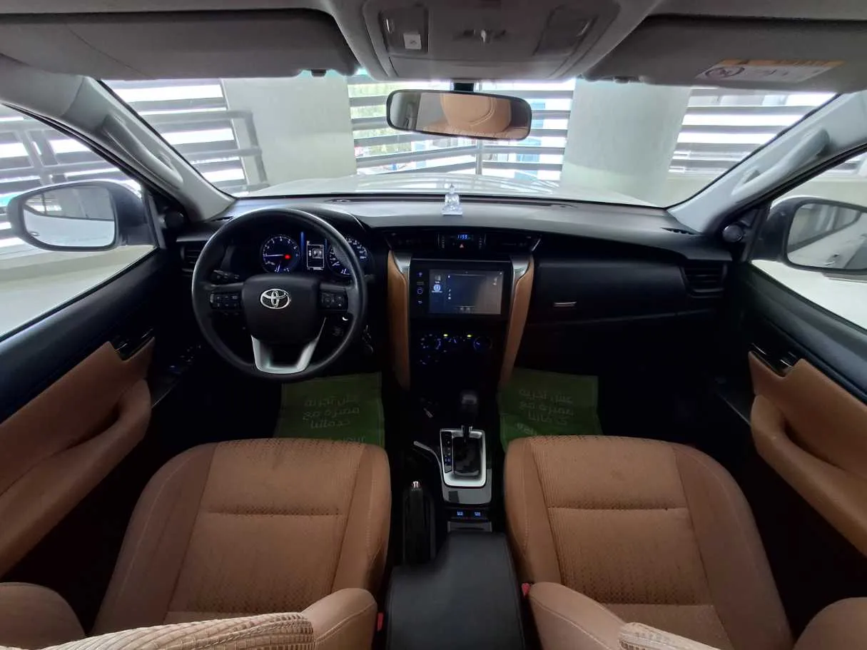 Car image 17