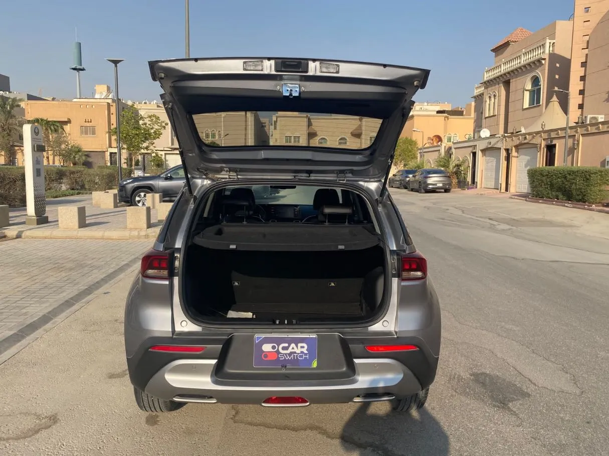 Car image 18
