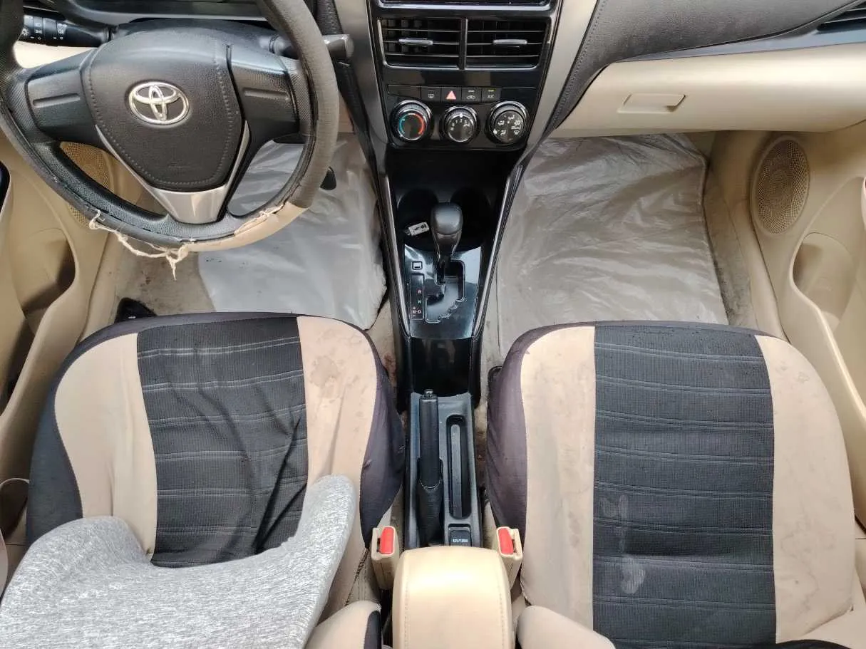 Car image 17