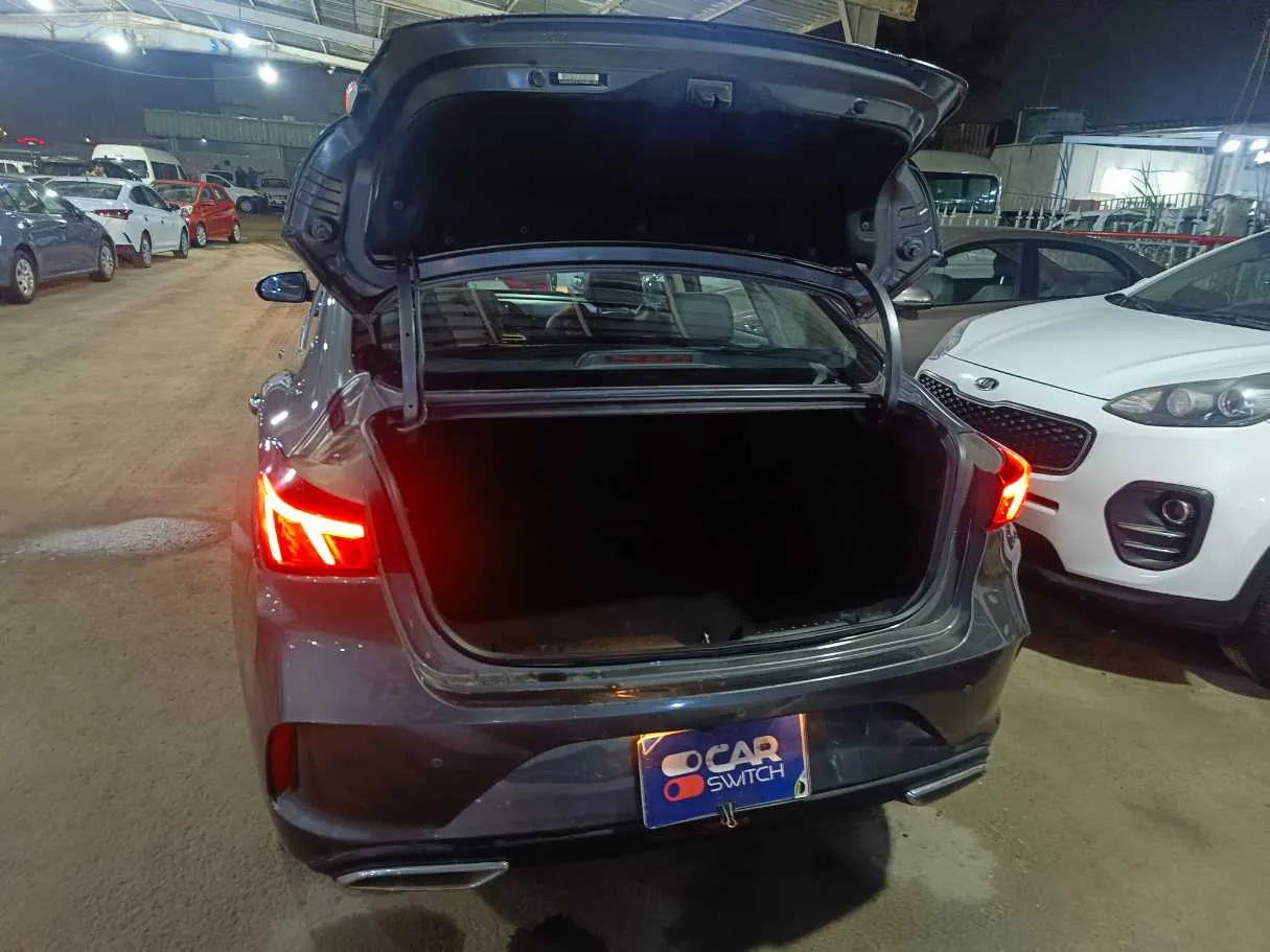 Car image 26