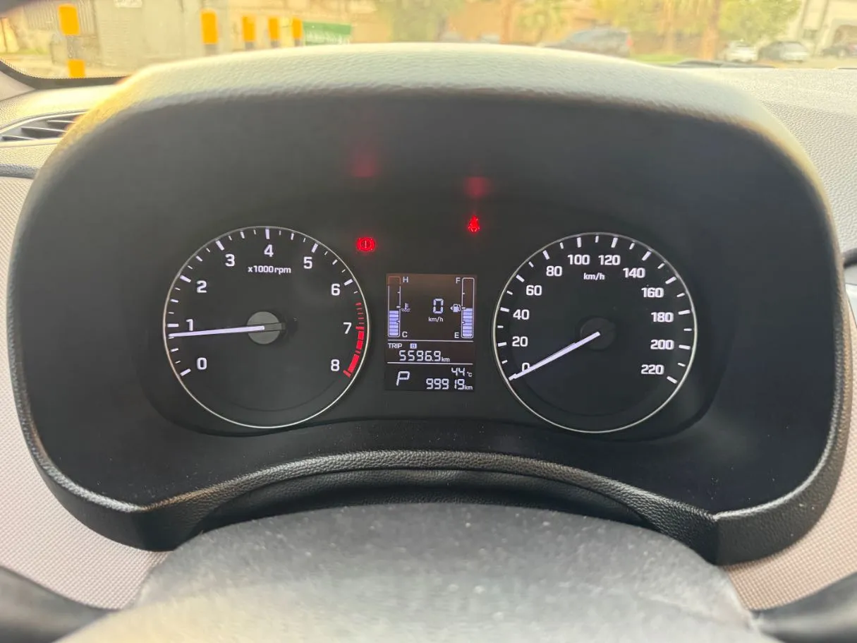 Car image 18