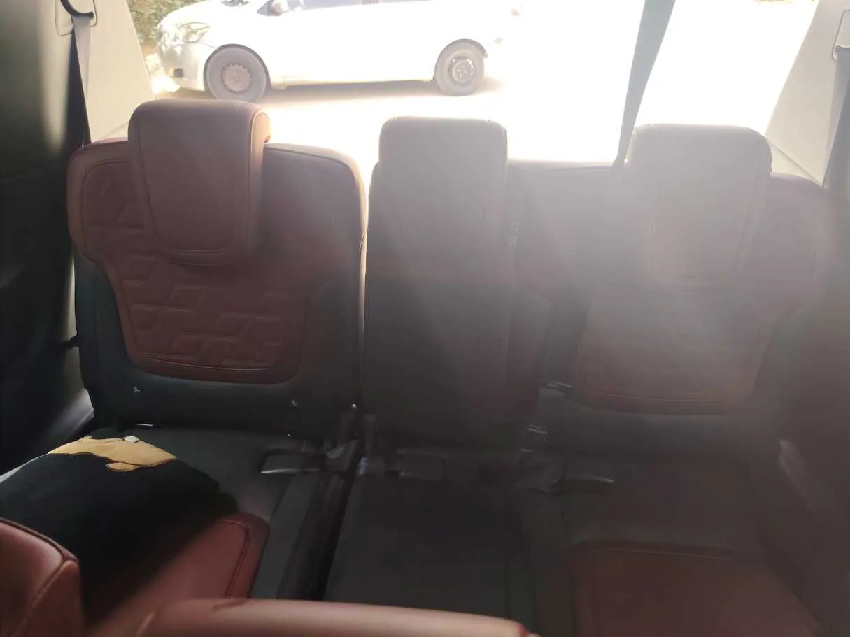 Car image 26