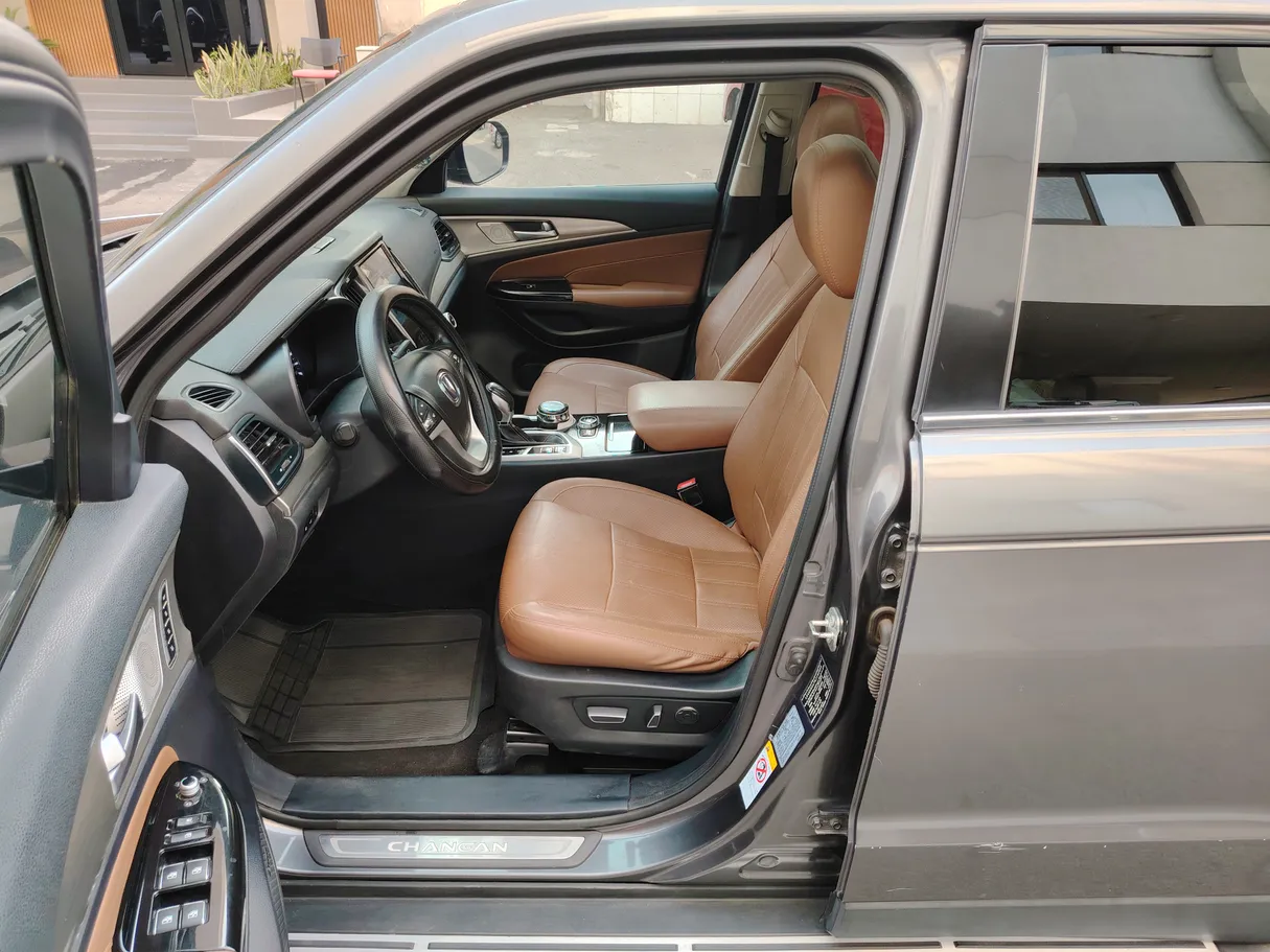 Car image 9