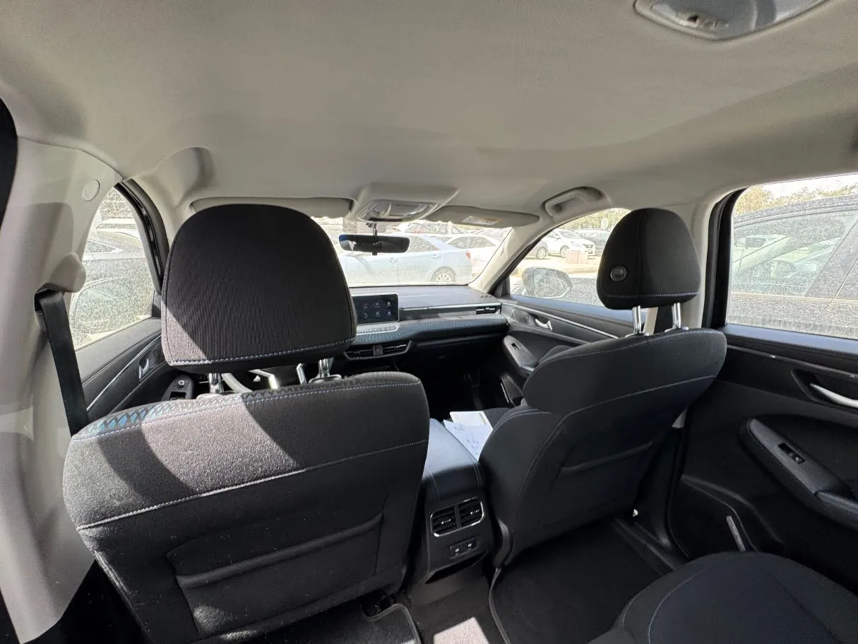 Car image 13
