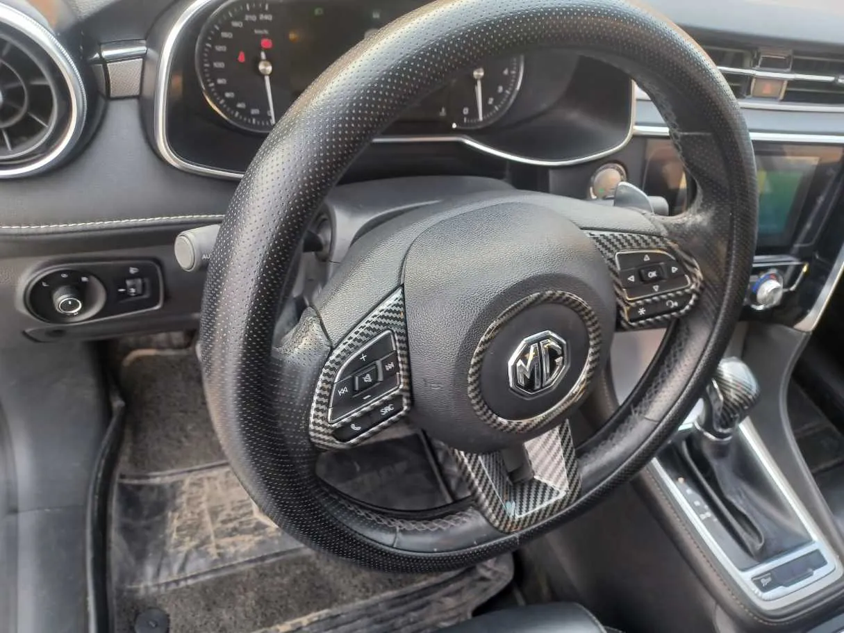 Car image 17