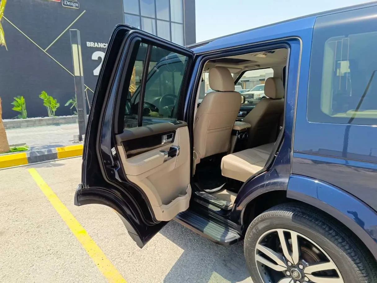 Car image 16