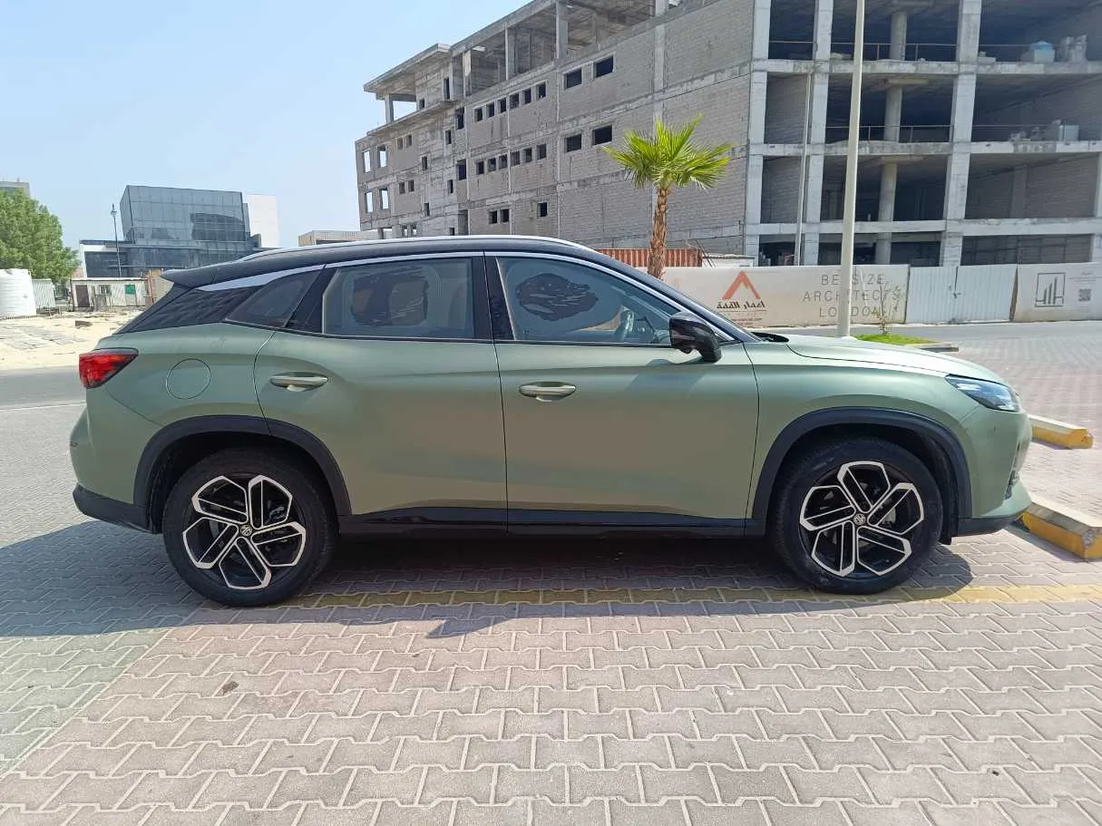 Car image 4