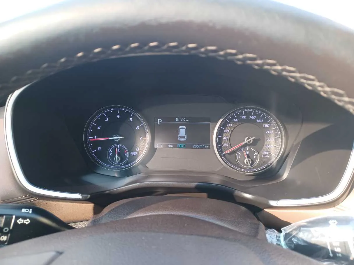 Car image 16