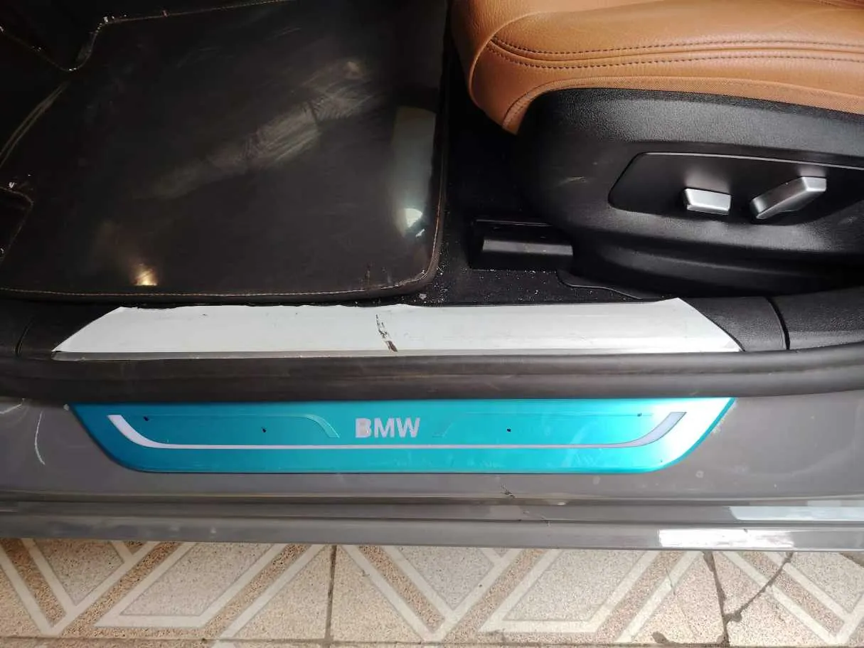 Car image 32
