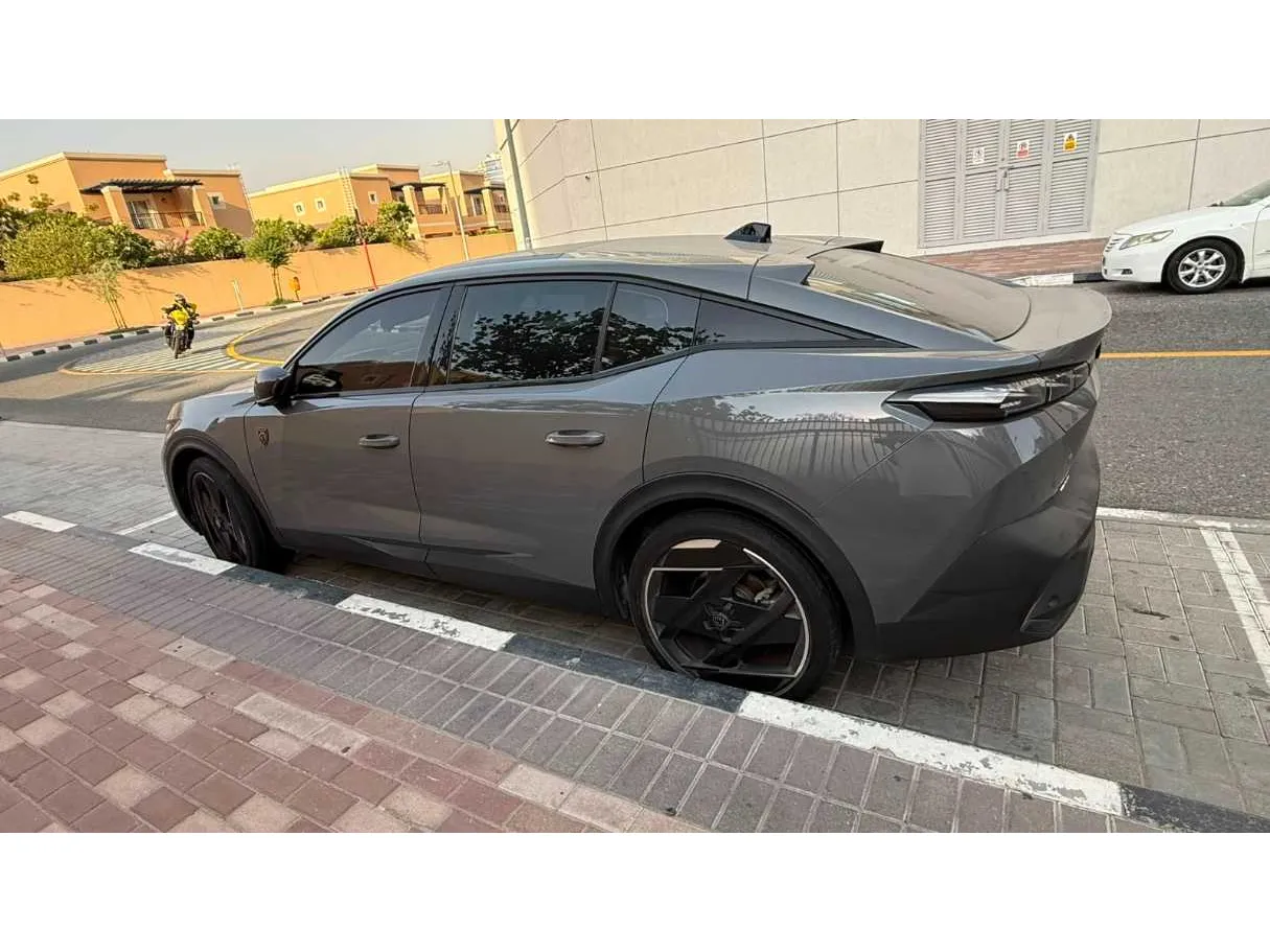 Car image 4