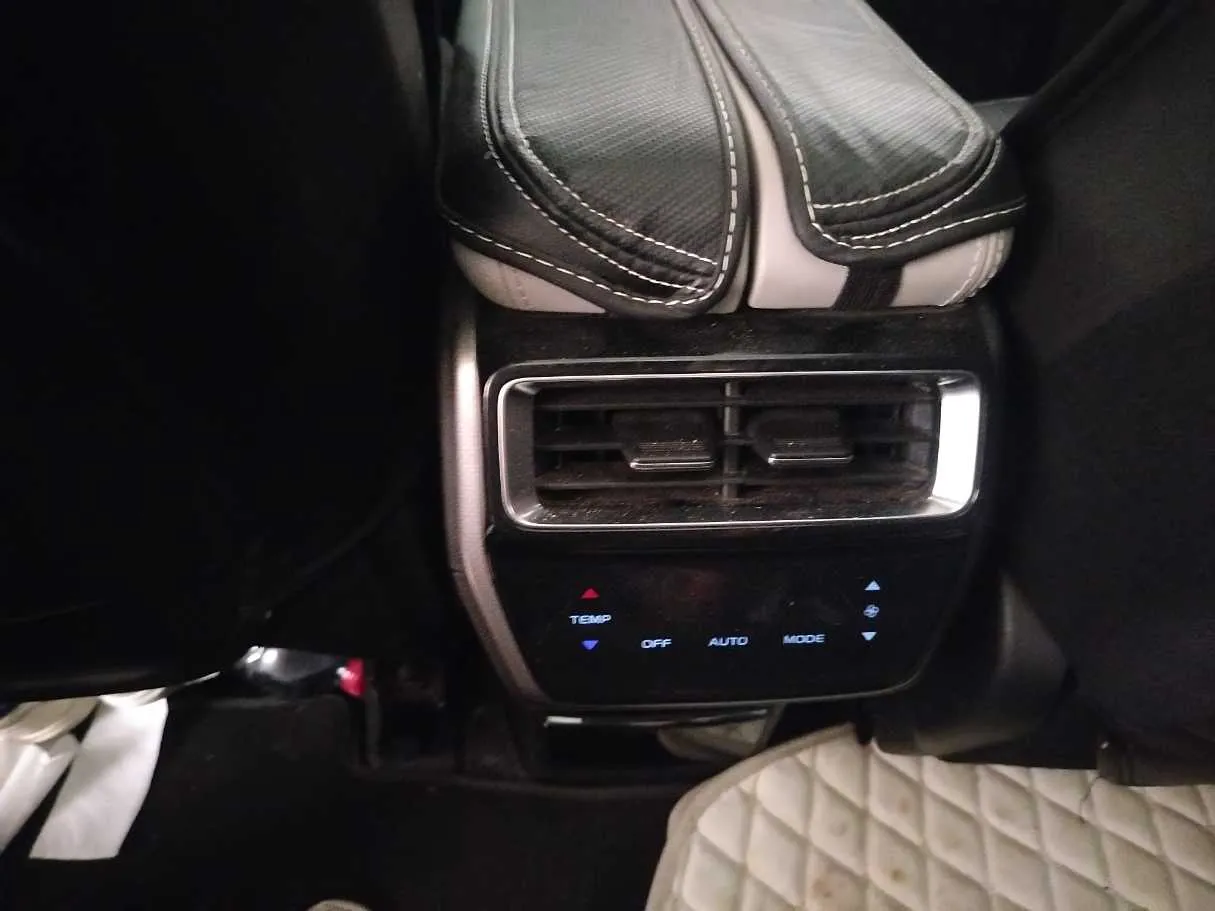 Car image 40