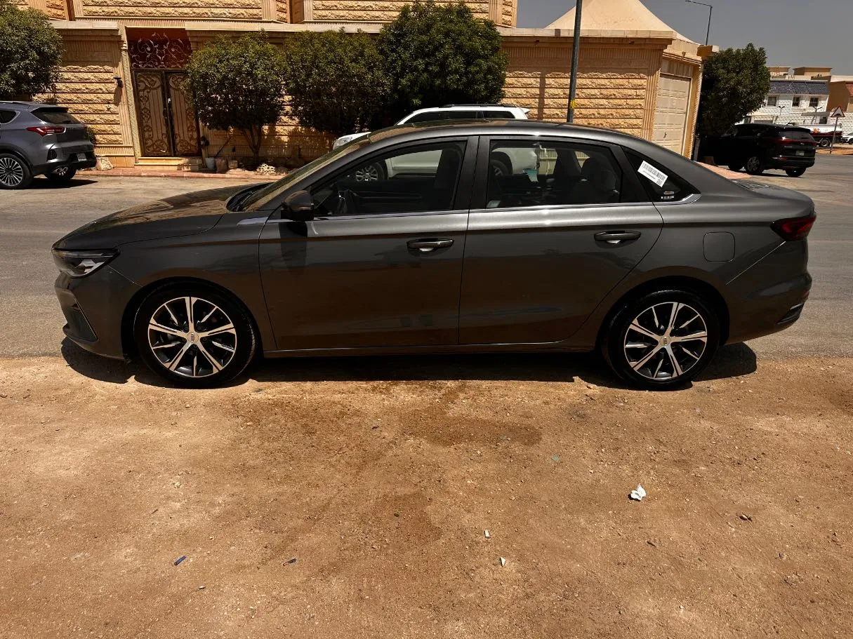 Car image 8