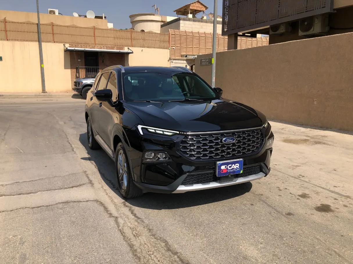 Car image 3