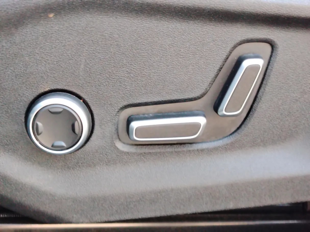 Car image 34