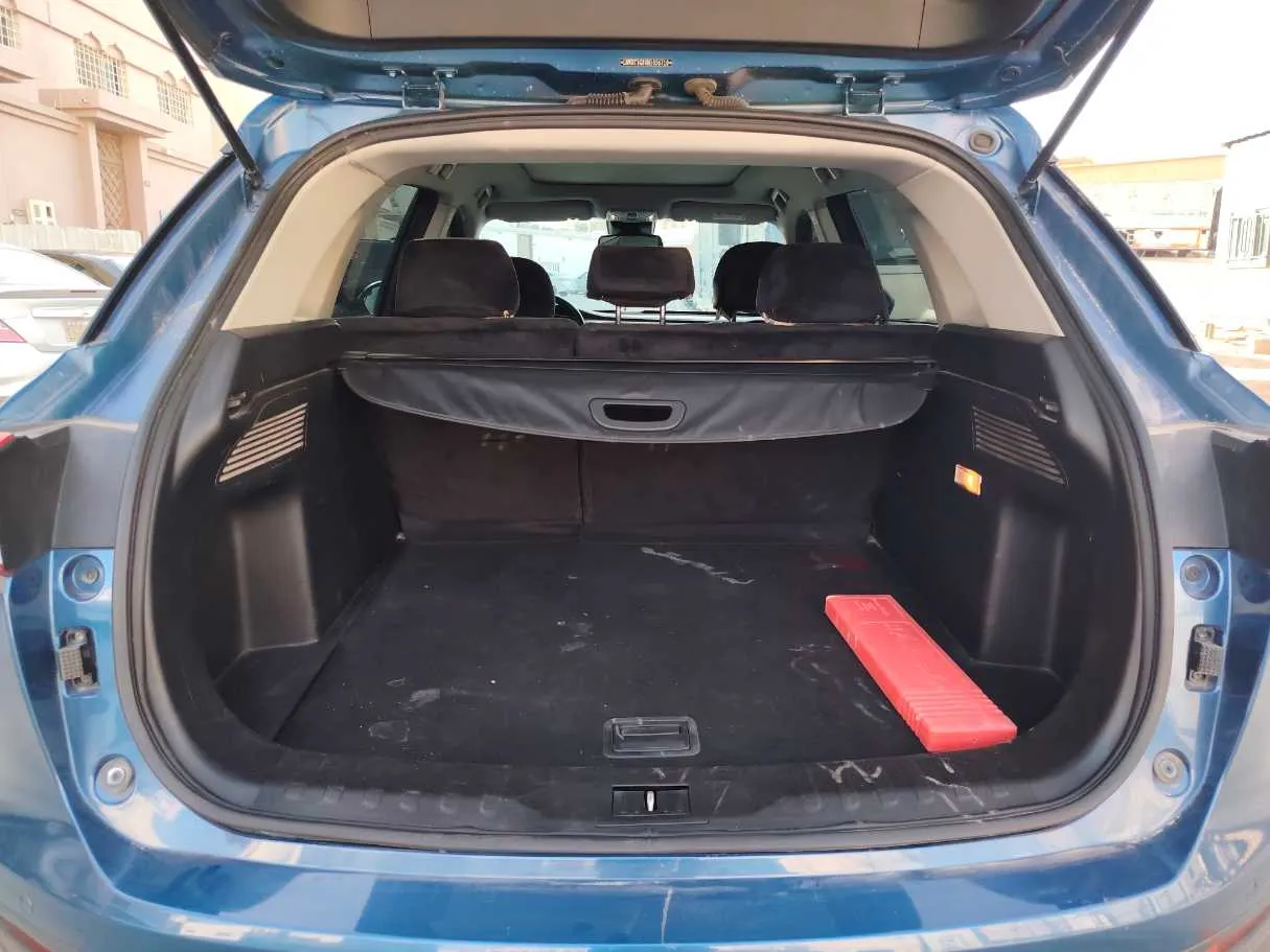 Car image 25