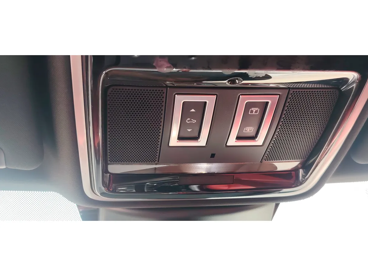 Car image 30