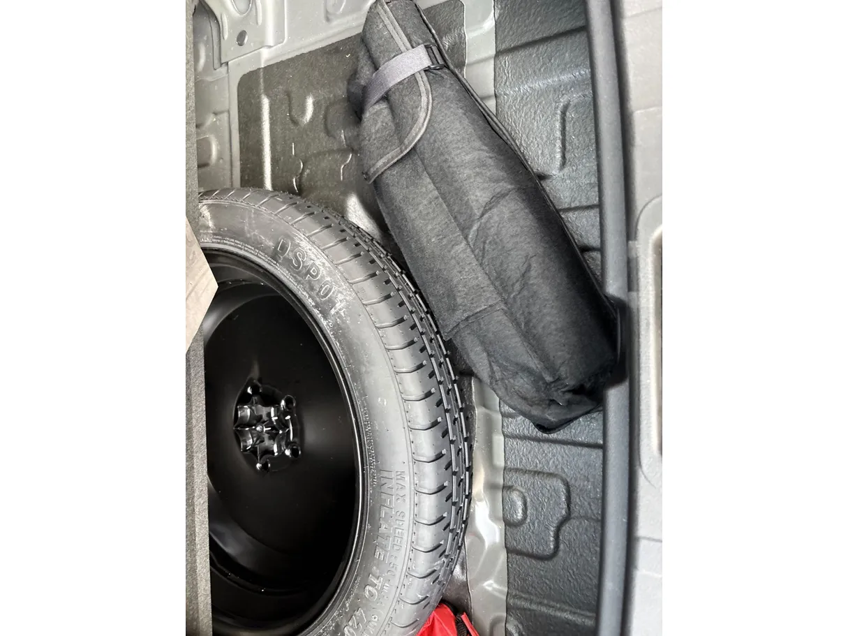 Car image 28