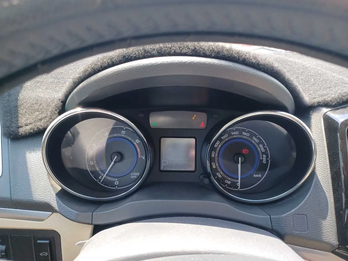 Car image 17