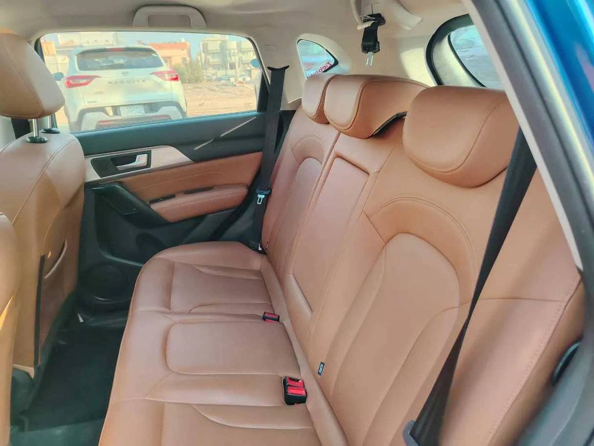 Car image 18