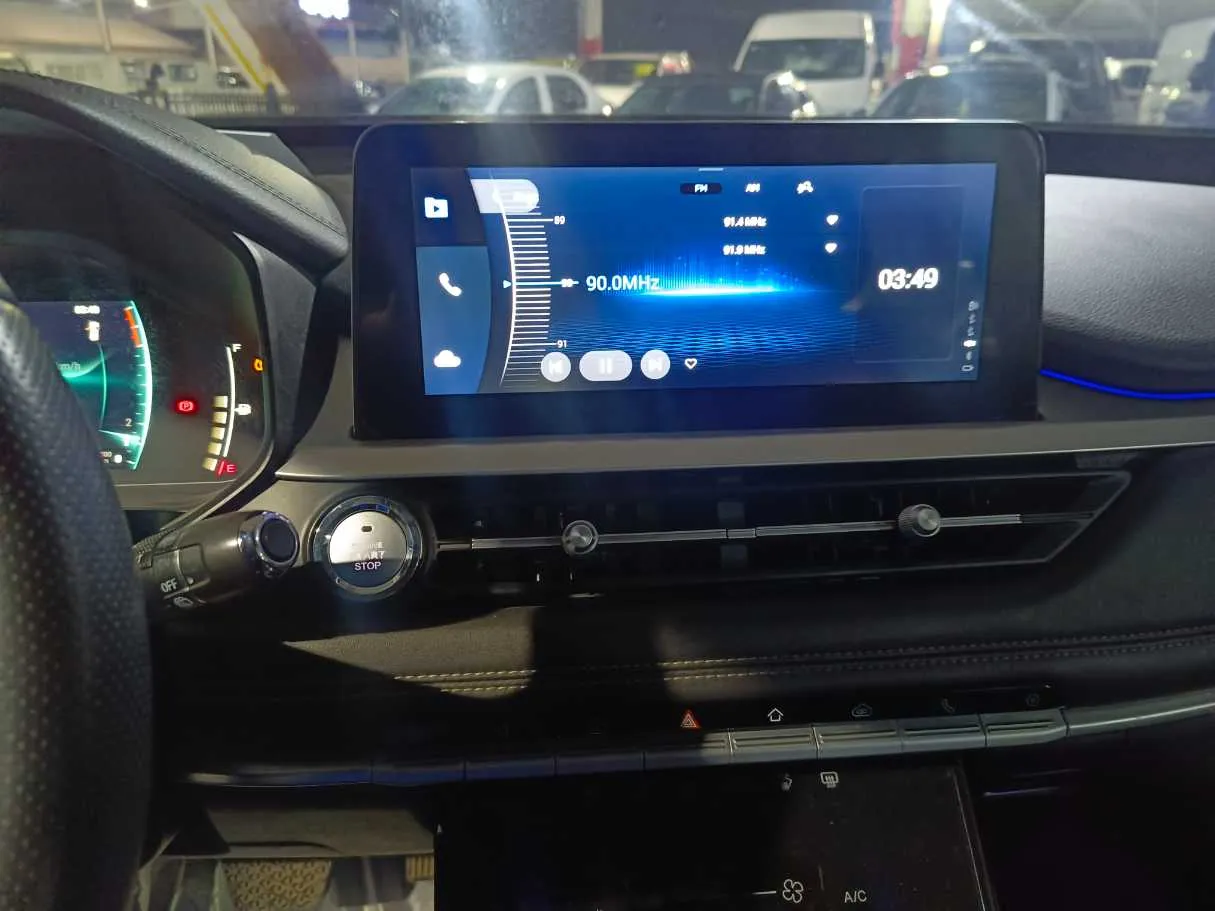 Car image 14