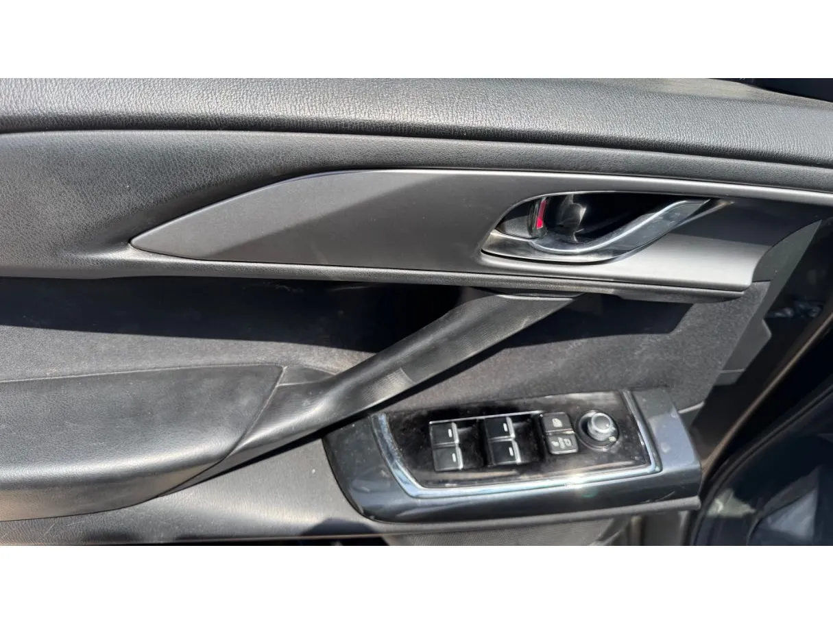 Car image 25
