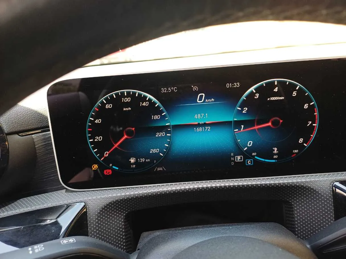 Car image 19