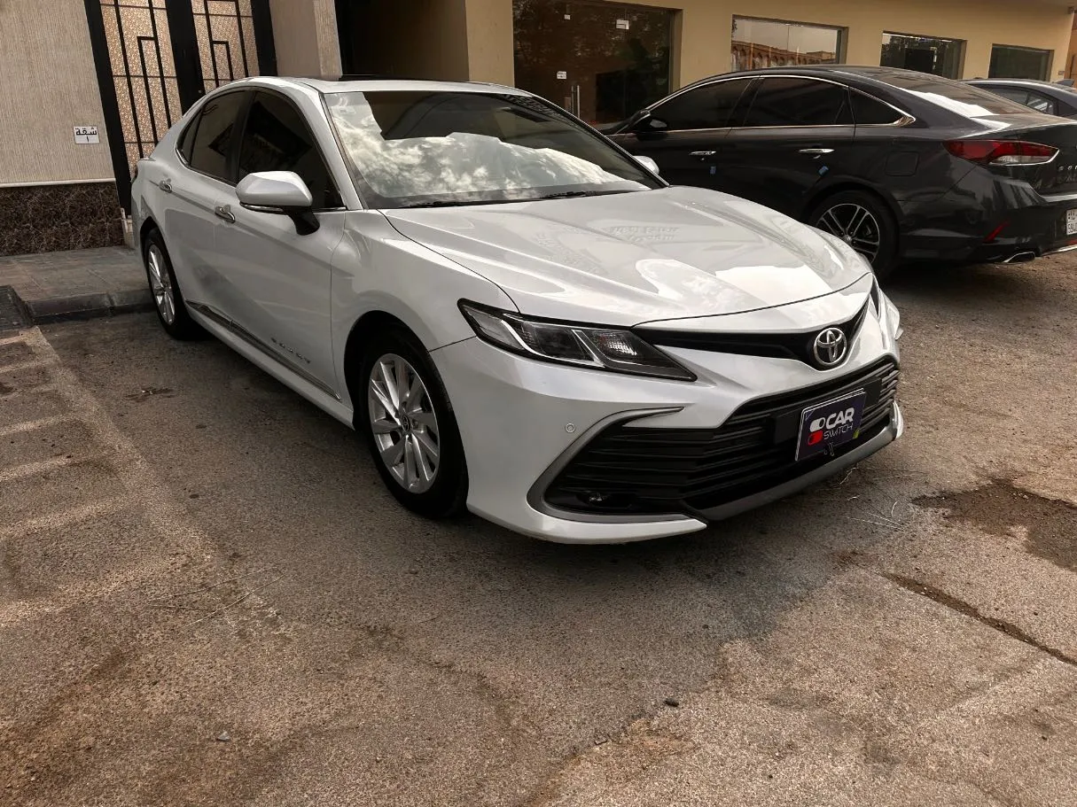 Car image 3