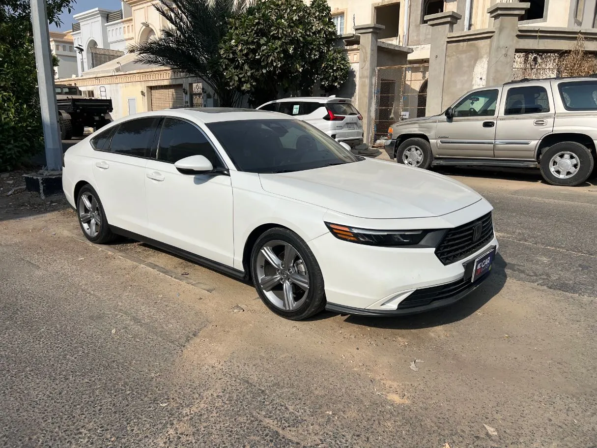 Car image 3