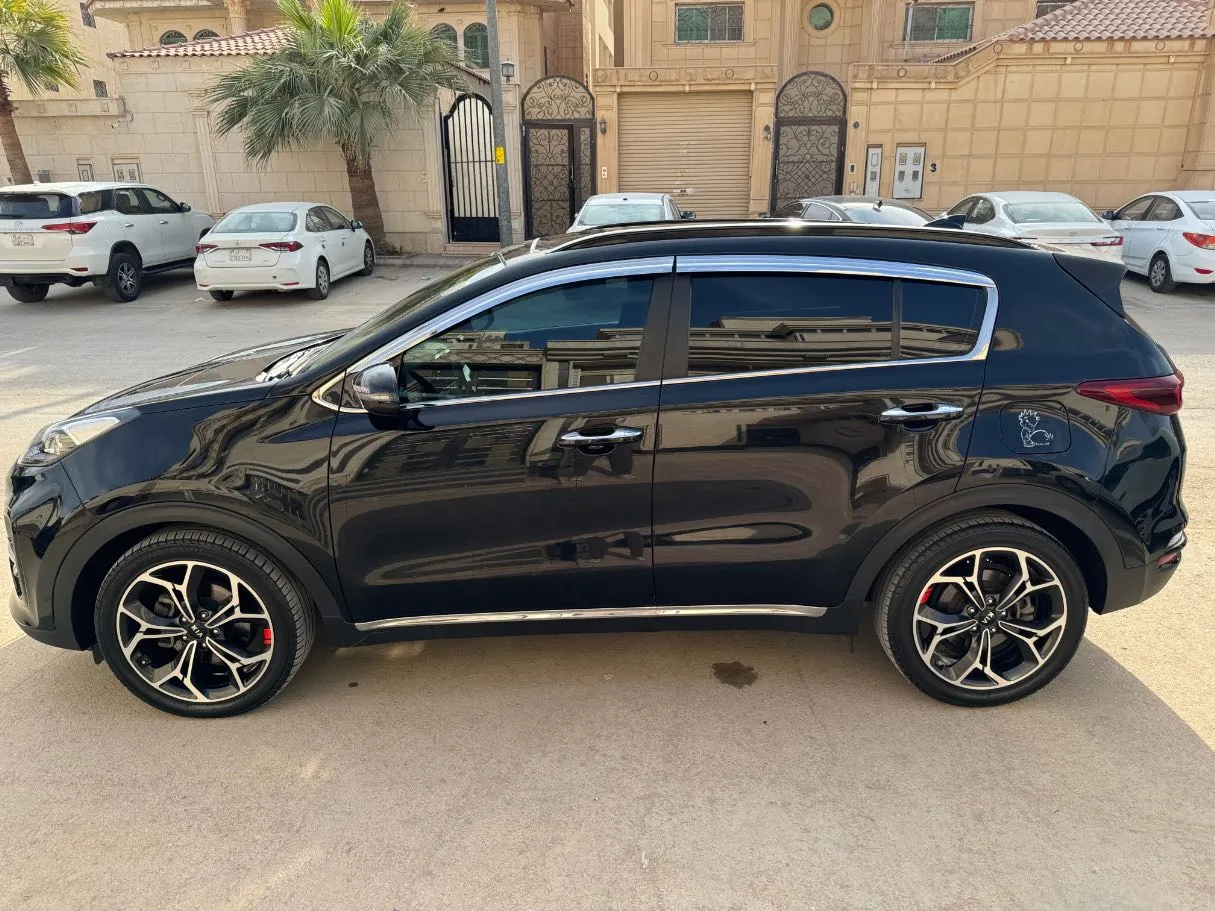 Car image 8