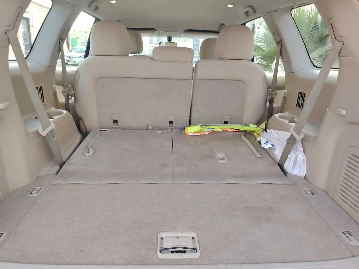Car image 24