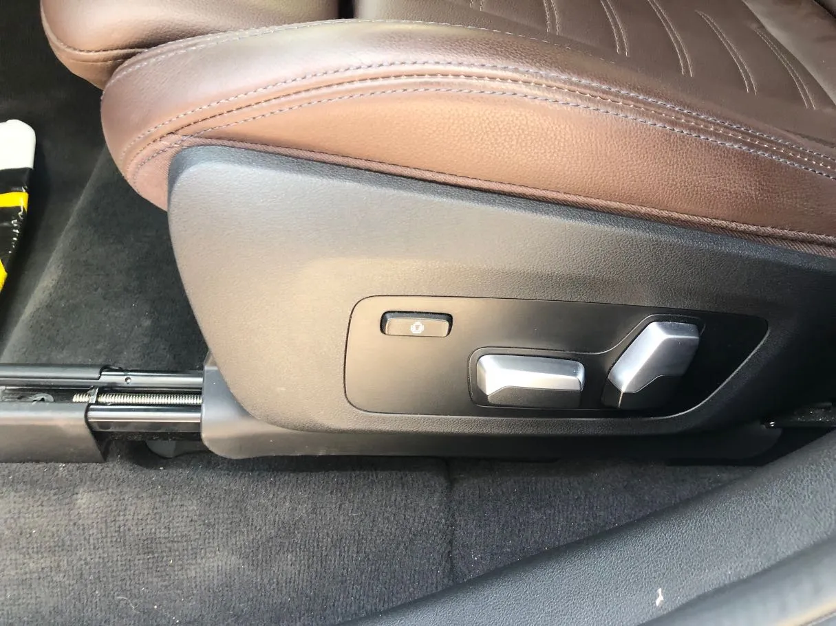 Car image 24